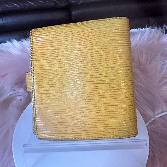 Louis Vuitton Leather Wallet- 100 %Authentic
Gorgeous Yellow Leather - Picture 3 of 8